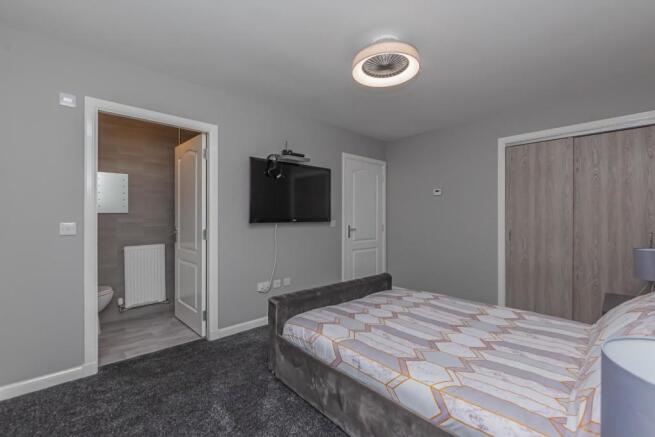 20. Bedroom 1 (2).jpg