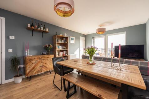 13/21 Pillans Place, Edinburgh, EH6 7FG