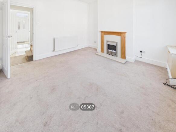 2 bed Terraced to rent Image 5