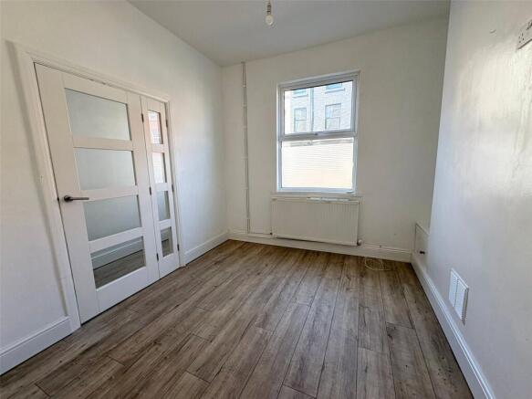 3 bed Terraced to rent Image 4