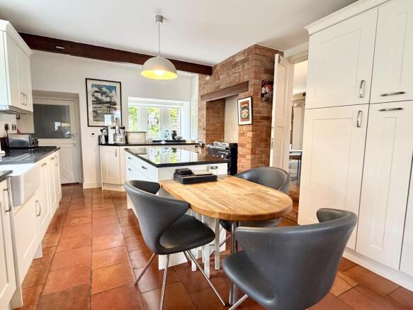 5 bed Barn Conversion for sale Image 10