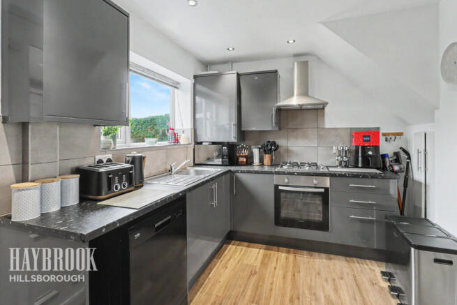 3 bed Terraced for sale Image 5