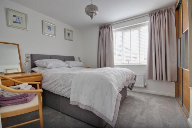 4 bed Detached for sale Image 9
