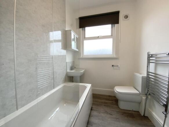 2 bed Terraced to rent Image 10