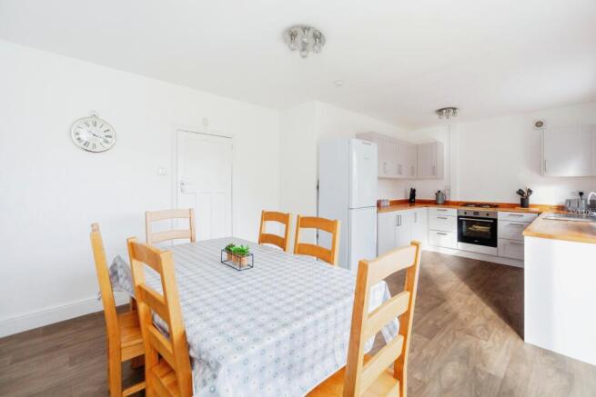 Kitchen/ Dining Room