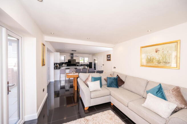 4 bed Detached for sale Image 9