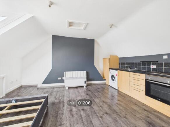 Studio to rent Image 5