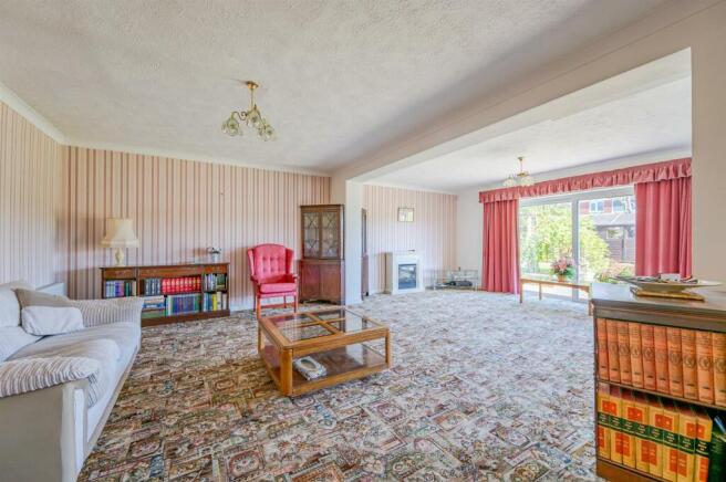 Lounge/Dining Room