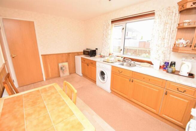 KITCHEN-BREAKFAST ROOM