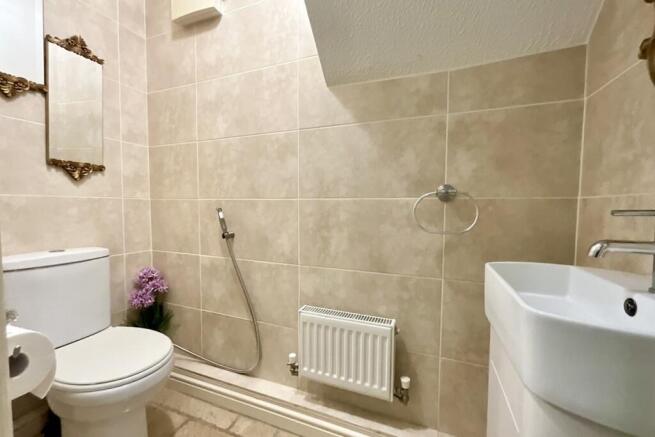 4 bed Detached for sale Image 11
