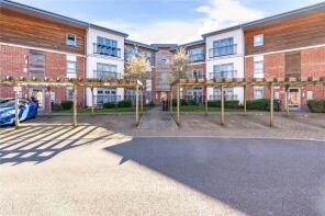 10, Derwent Court, Riverside Close, Romford RM1 1EQ