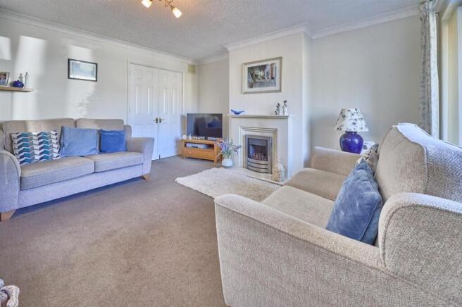 Lounge to front