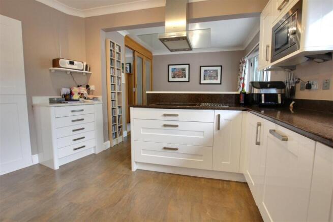 4 bed Detached Bungalow for sale Image 4