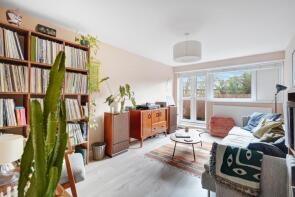 32, Wentworth Crescent, London SE15 5UG
