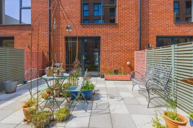 3 bed Town House for sale Image 4