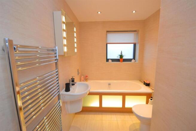 Bathroom (4).jpg