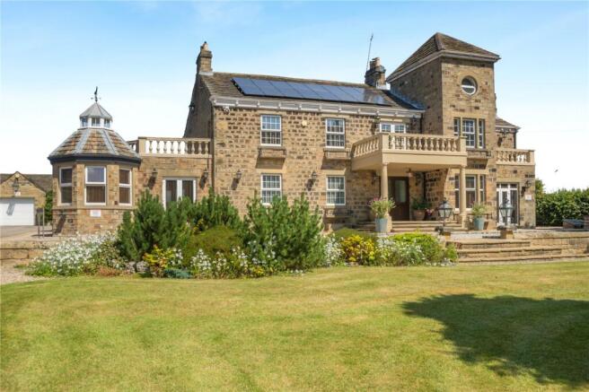 5 bed Detached for sale Image 9