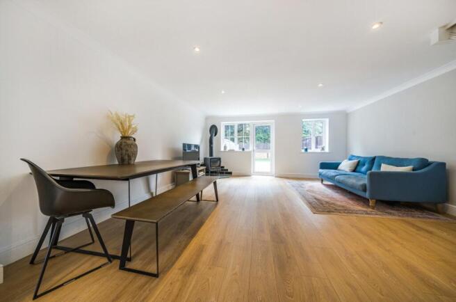 Lounge/Dining Room