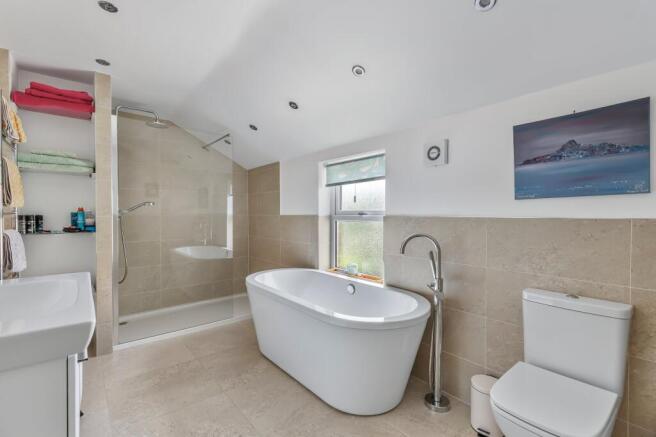 4 bed Semi-Detached for sale Image 10