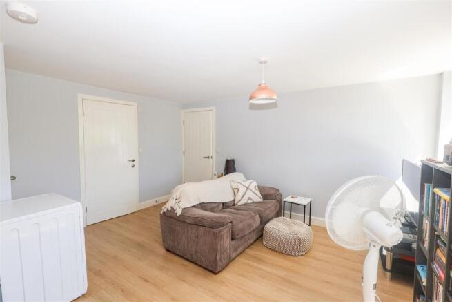 1 bed Flat to rent Image 4