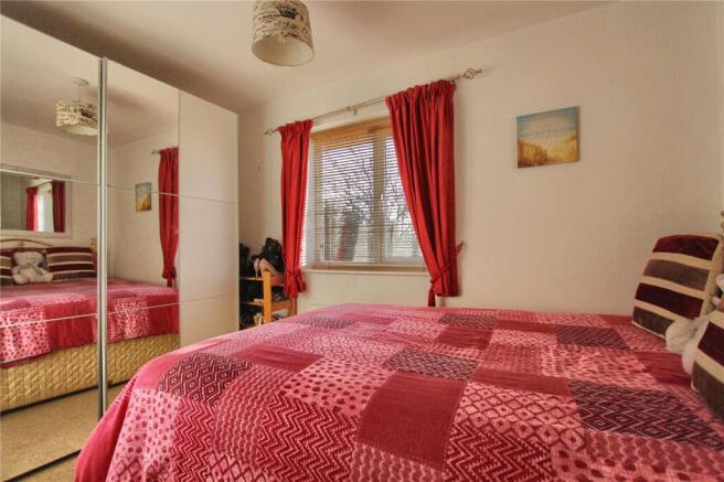 4 bed House to rent Image 10
