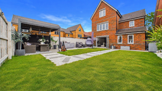 5 bed Detached for sale Image 4