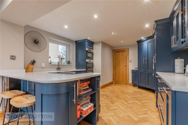4 bed Semi-Detached for sale Image 5