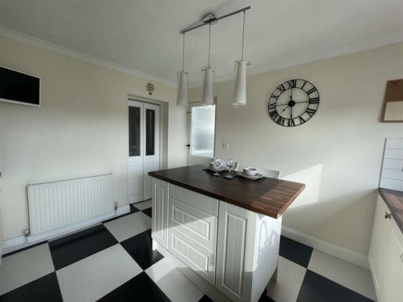 Kitchen/Centre Island