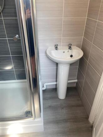 2 bed House Share to rent Image 6