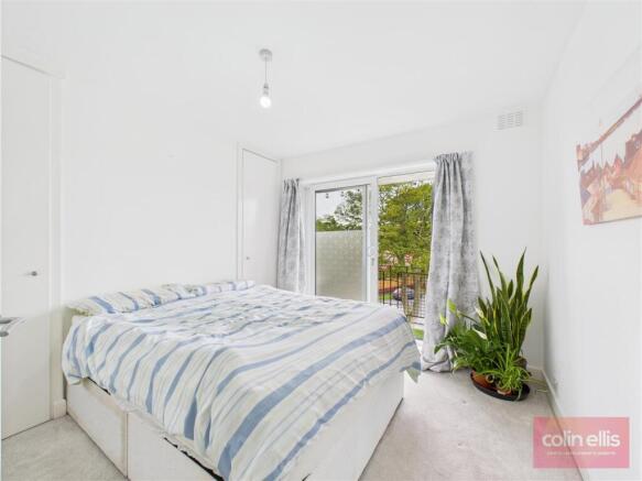 2 bed Flat for sale Image 6