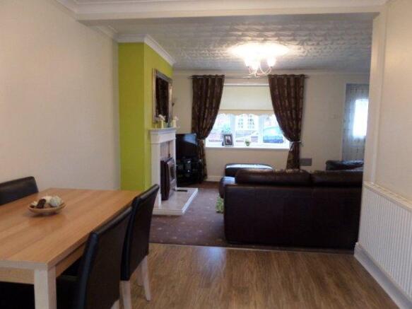 LOUNGE/DINING ROOM