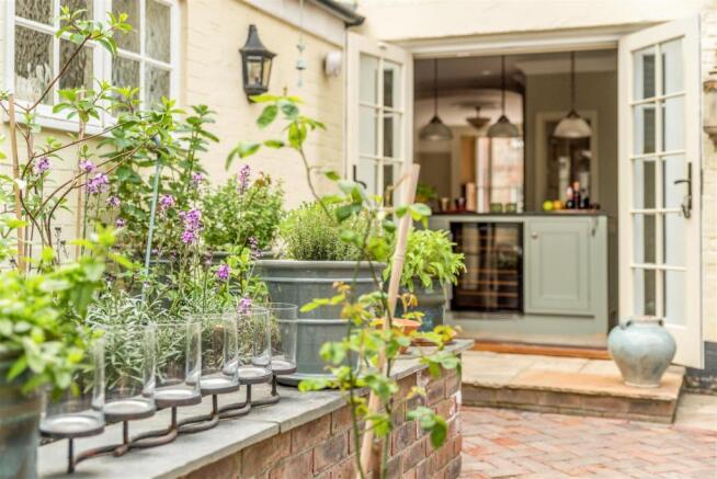 house. estate agency Chichester 4 St John's Street