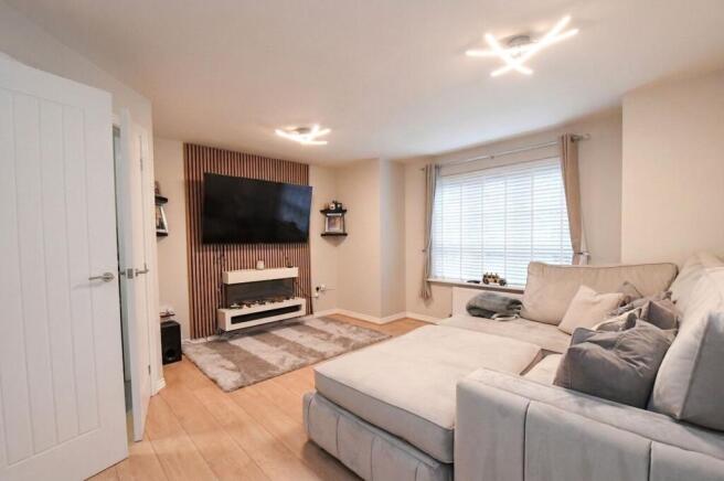 Hatherton Court, Worsley, M28 photo 3