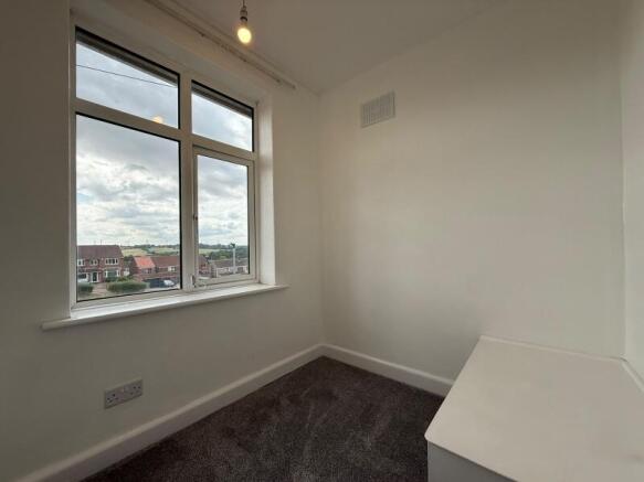 3 bed Semi-Detached to rent Image 8