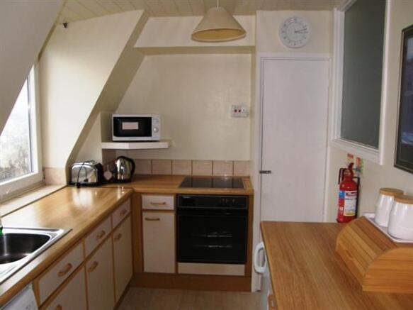 FITTED KITCHEN