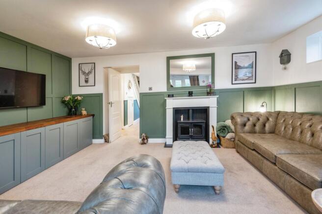 5 bed Detached for sale Image 6