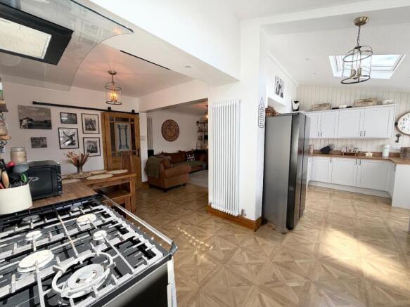 5 bed Semi-Detached for sale Image 11