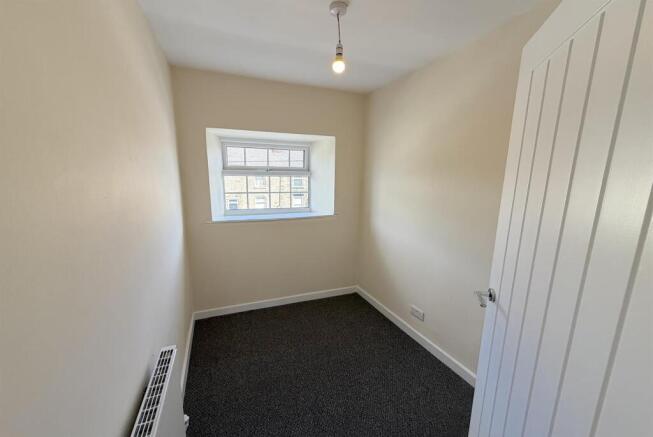 4 bed Terraced to rent Image 11