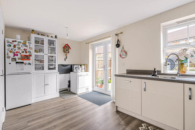 7 Roberts Close, Godmanchester, Huntingdon, Cambridgeshire, PE29 2PJ photo 4
