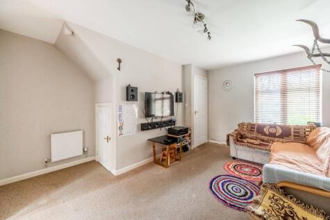 Magnolia Gardens, Edgware, HA8