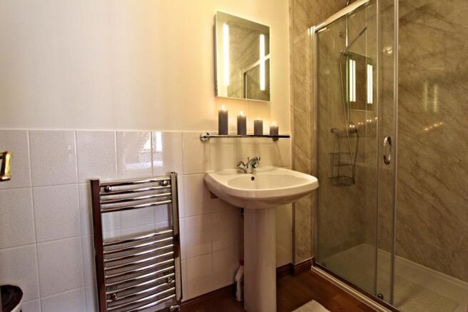 Ensuite to Bed 2