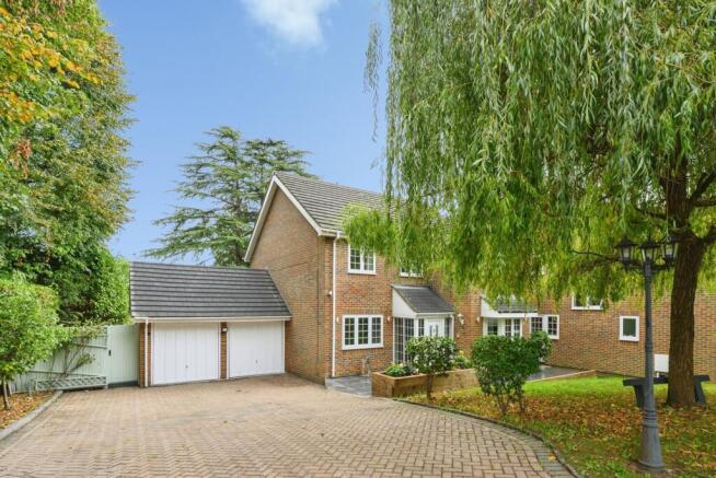 5-bed detached on Hadley Wood Rise, Kenley, CR8, £850,000