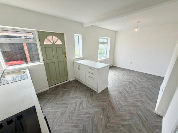 3 bed Semi-Detached to rent Image 6