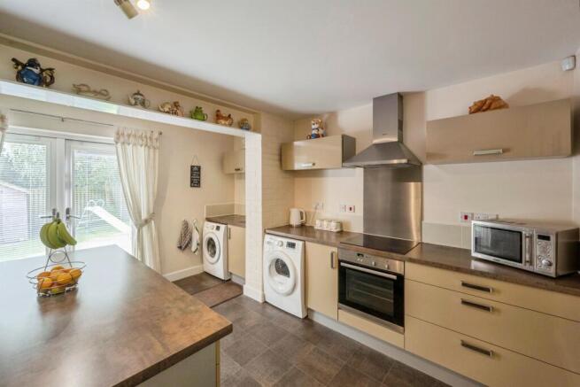 4 bed Town House for sale Image 8
