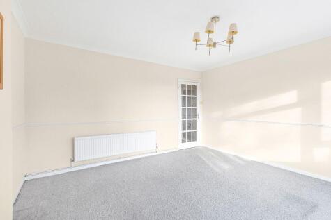 Queen Annes Place, London, EN1