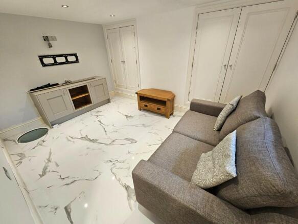2 bed Terraced to rent Image 11