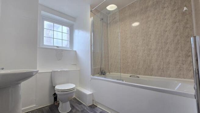 3 bed Semi-Detached to rent Image 5