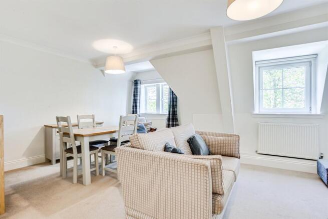 2 bed Flat for sale Image 4
