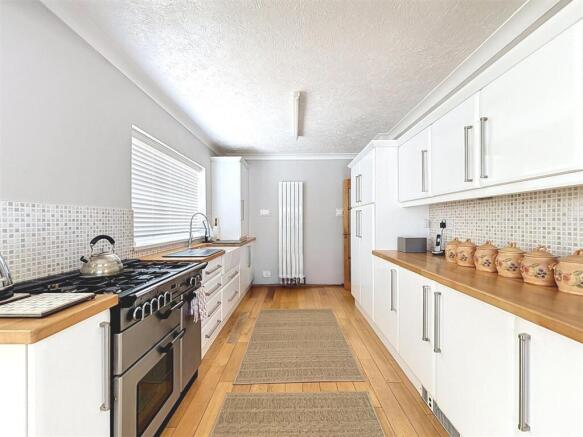 2 bed Semi-Detached Bungalow for sale Image 8