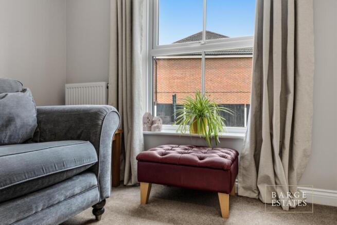 5 bed Detached for sale Image 11